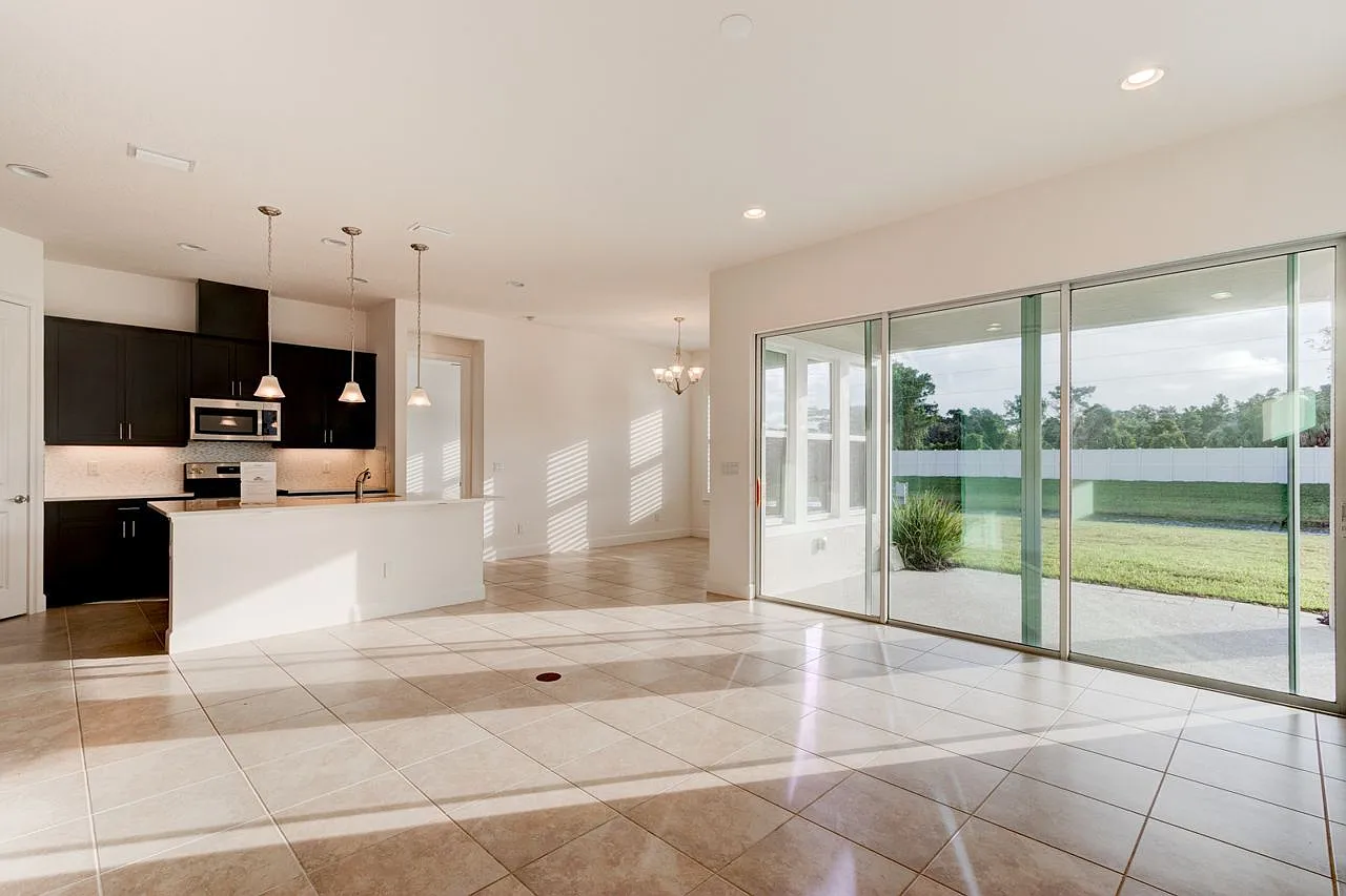 4 bed, 2.0 bath, 2003 sqft, $2,650 — Photo 4