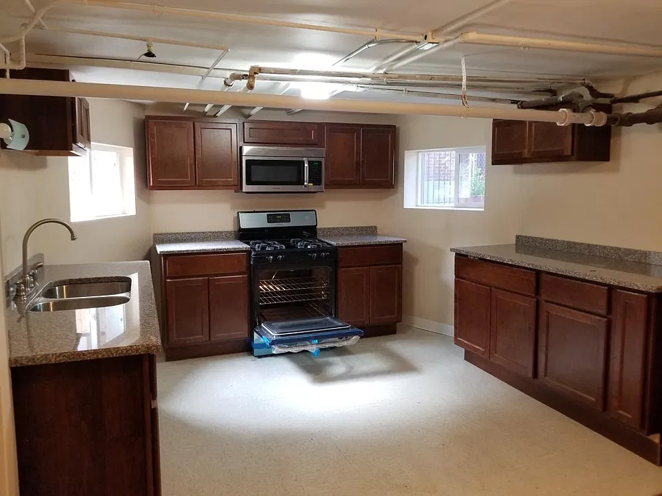 Eat -in Kitchen