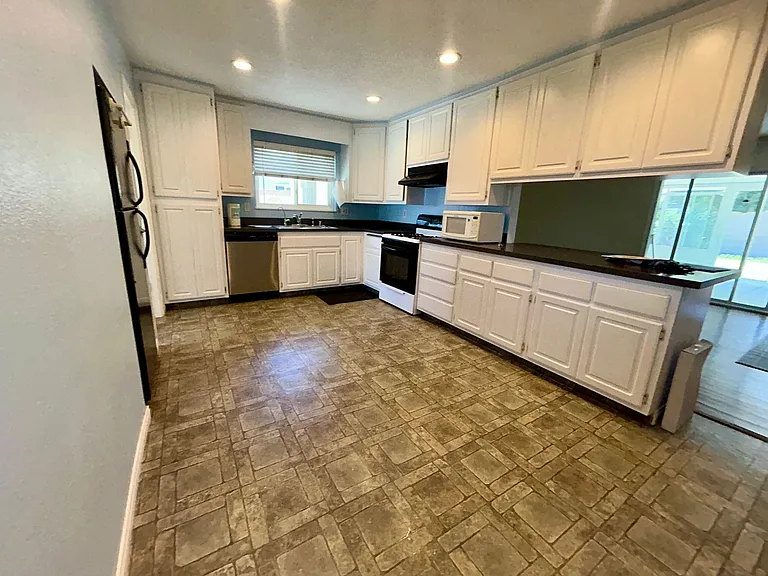5572 Nevada Dr — Photo 5