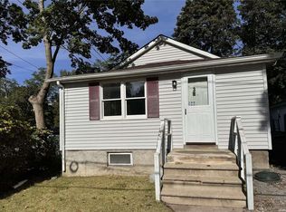 3 Laurel Rd, Rocky Point, NY 11778