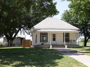 207 Hamilton St, Phillips, NE 68865