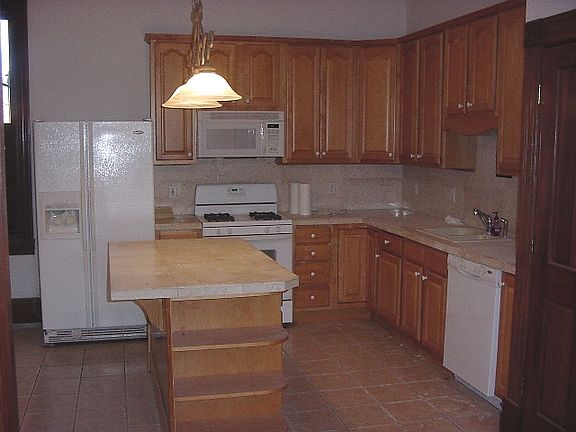 4th image of 2703 Wyoming St