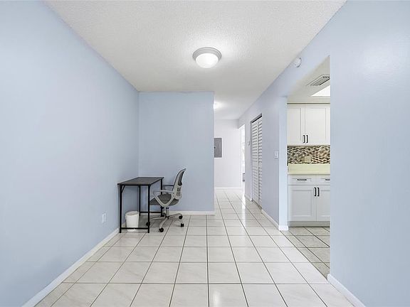 4th image of 811 N KEENE ROAD #V7