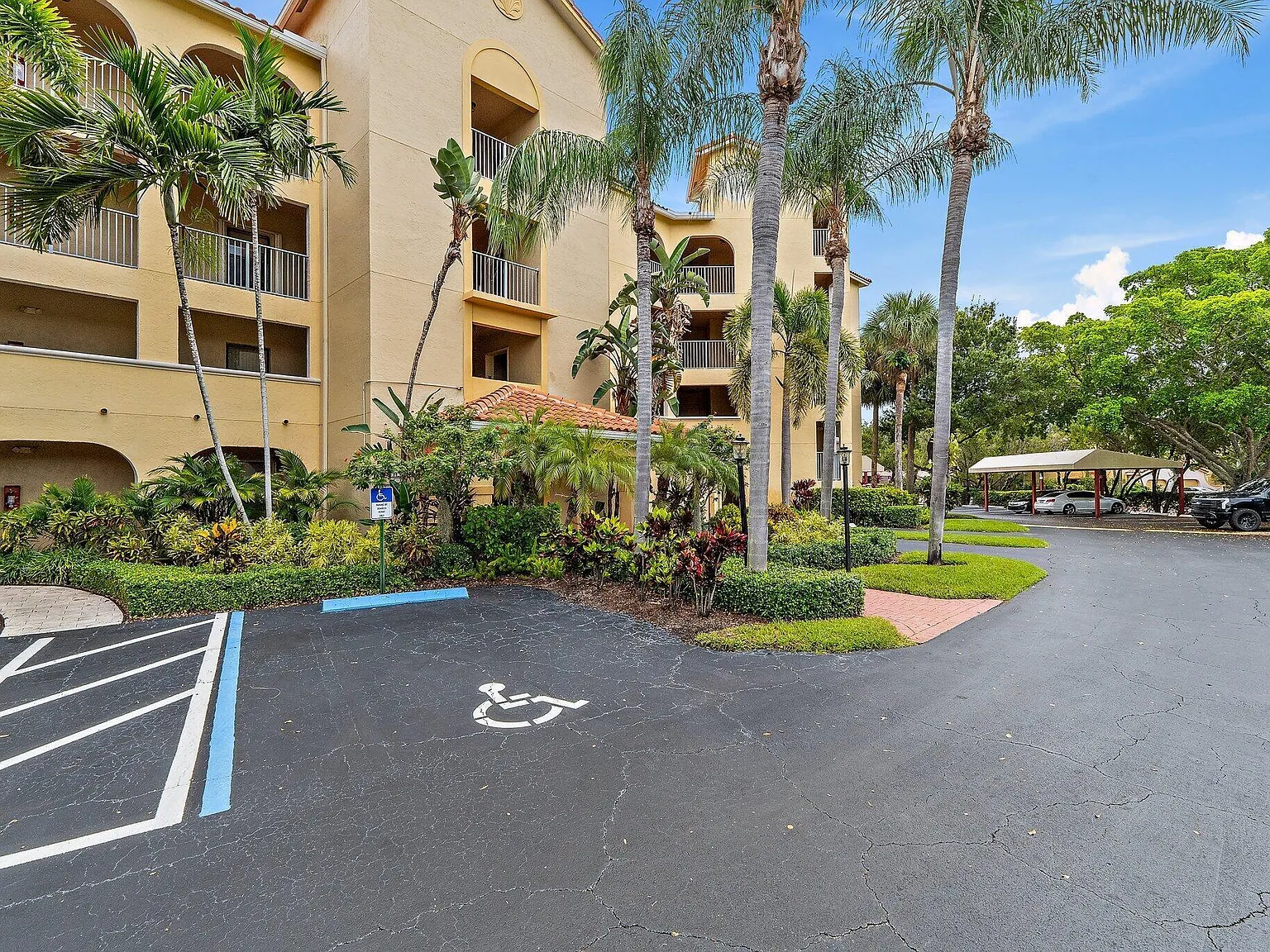 2 bed, 2.0 bath, 1192 sqft, $2,500 — Photo 2