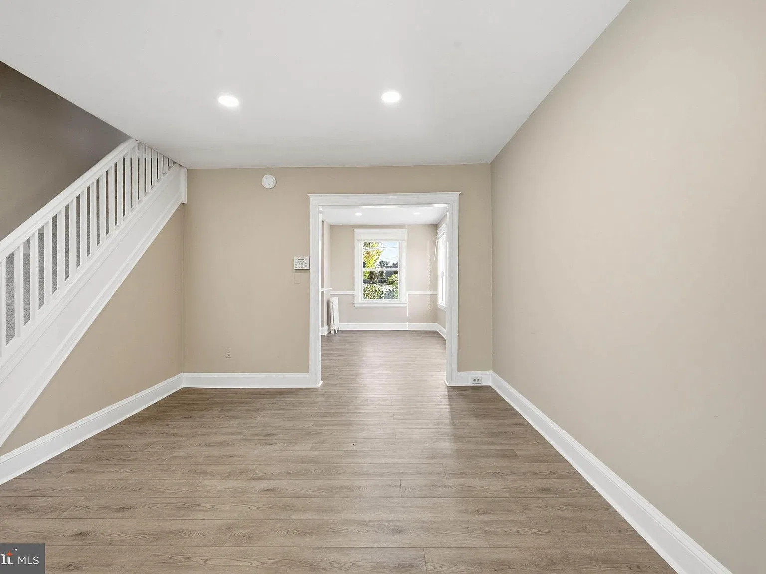 2 bed, 1.0 bath, 1300 sqft, $1,600 — Photo 2