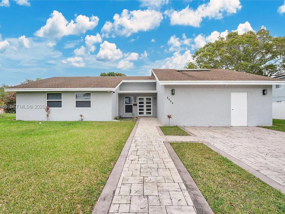 9501 Palmetto Club Ln E