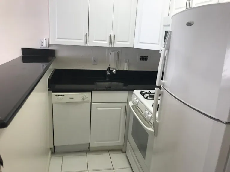922 24th St NW #206 — Photo 9