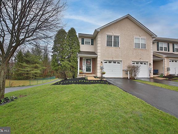 2nd image of 133 Fairway Dr