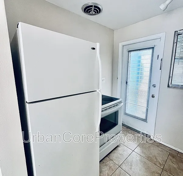 311 24th Ave N #C — Photo 5