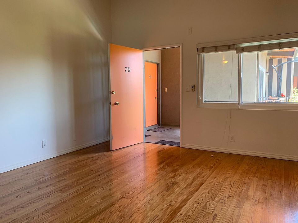 1st image of 1709 N Fuller Ave #26