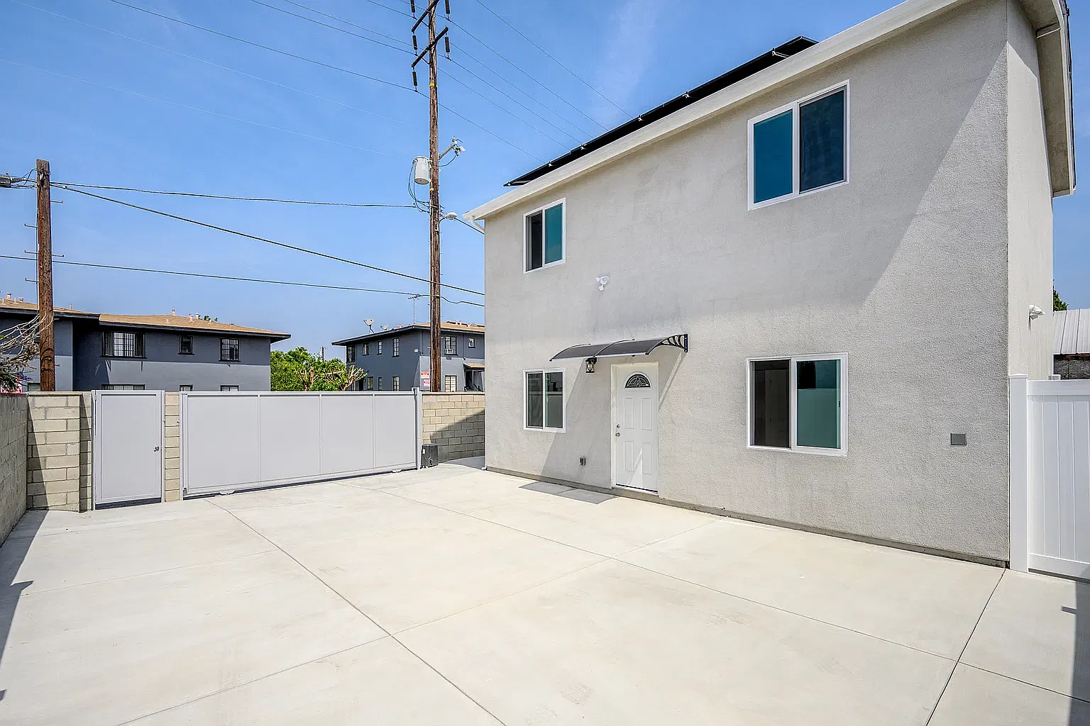 3 bed, 1300 sqft, $3,950 — Photo 1