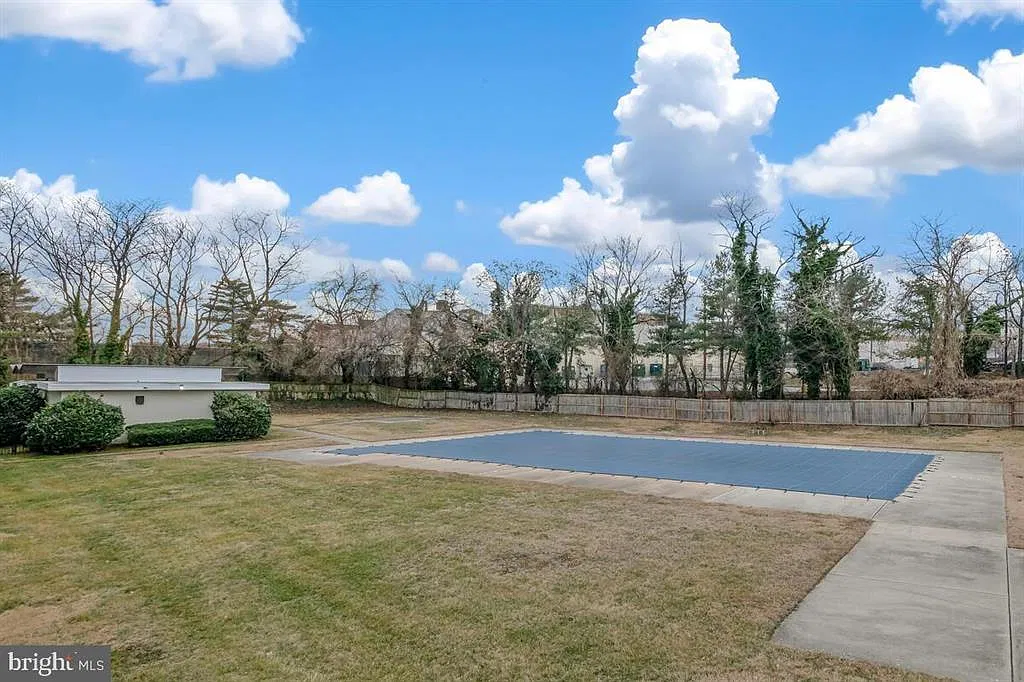 2 bed, 984 sqft, $1,795 — Photo 3
