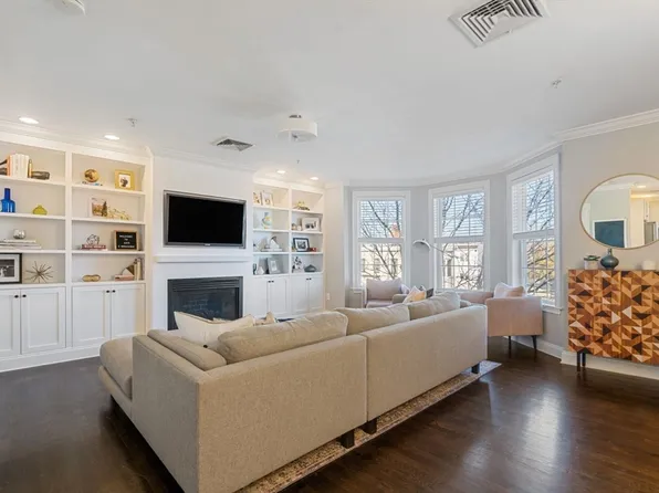 601-611 E Broadway #302, Boston, MA 02127