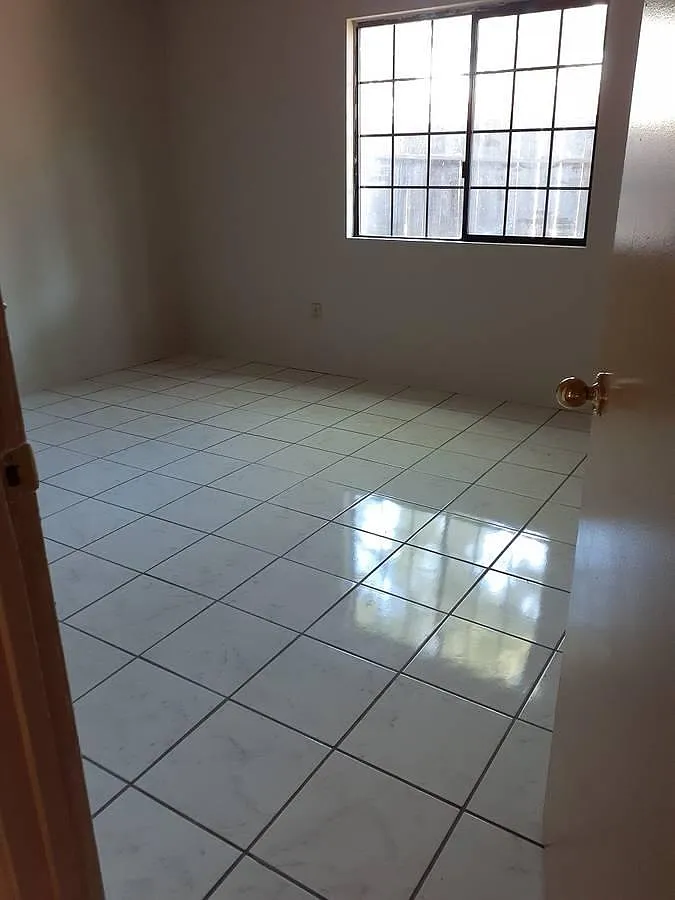 3 bed, 1000 sqft, $1,895 — Photo 3