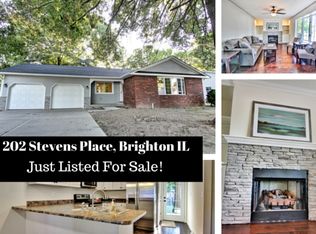 202 Stevens Pl, Brighton, IL 62012