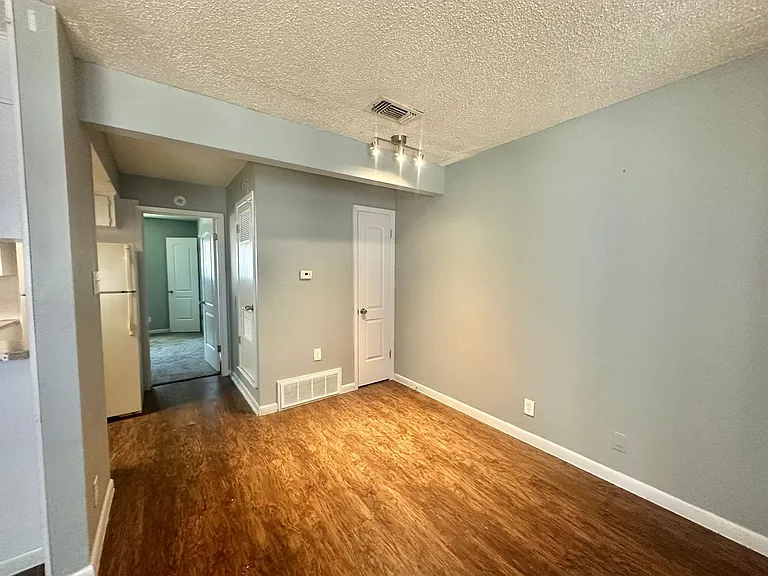 2205 Muroc St #101 — Photo 4