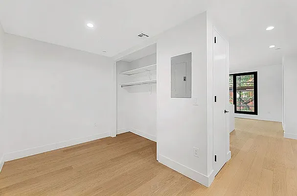 Rented by West 124th Manager LLC | media 42