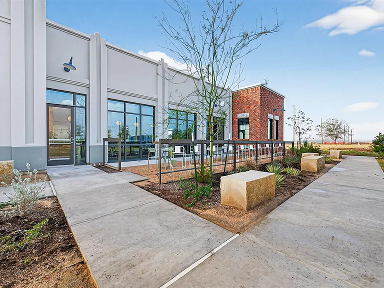 1213 Mercantile St — Photo 38