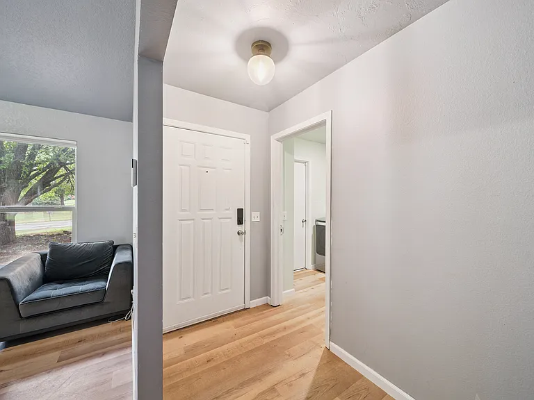 1615 N Briarwood St — Photo 2
