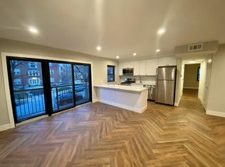 7548 Parkdale Ave APT 3A, Clayton, MO 63105