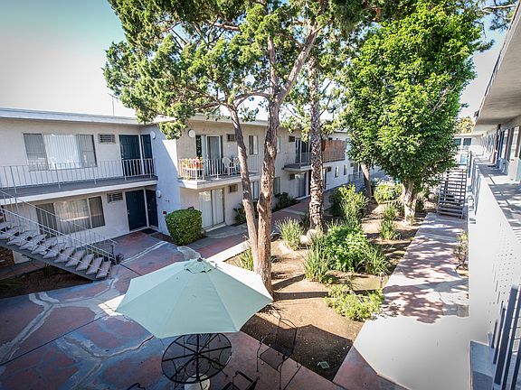 2nd image of 6835 Variel Ave #1015250