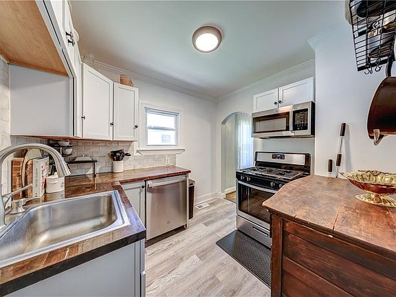 5th image of 1418 Central St