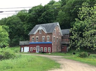 17247 Sageville Rd, Dubuque, IA 52001