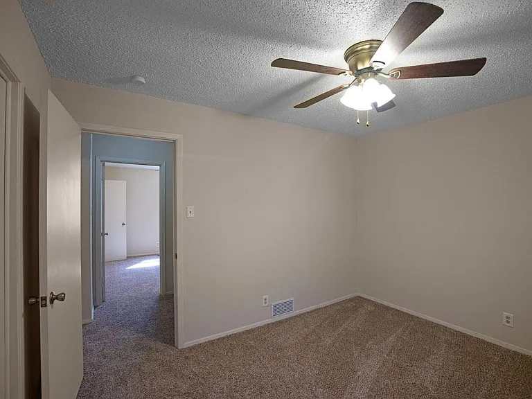 114 E Amherst Dr #A — Photo 9
