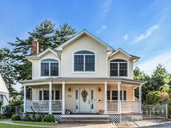 234 S Pershing Avenue, Bethpage, NY 11714