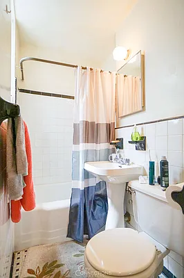 Rented by City Connections Realty | media 16