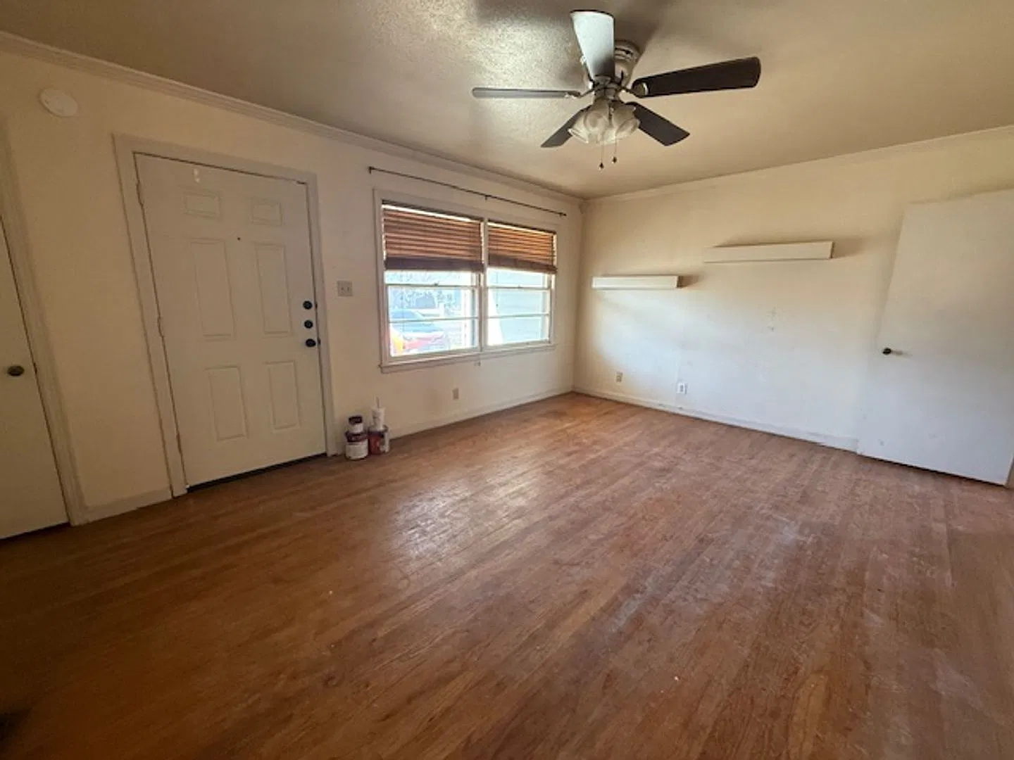 633 Woodlawn — Photo 2
