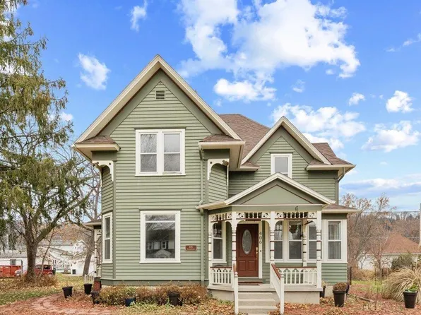 406 Center Ave, Decorah, IA 52101