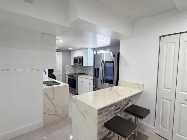13850 SW 62nd St APT 303, Miami, FL 33183