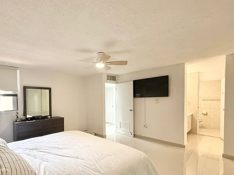690 Teniente Cesar Luis Gonzalez Ave — Photo 35
