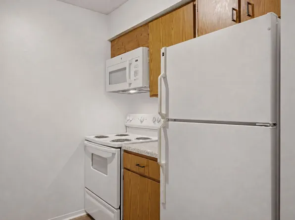 Bristol Pointe Apartments