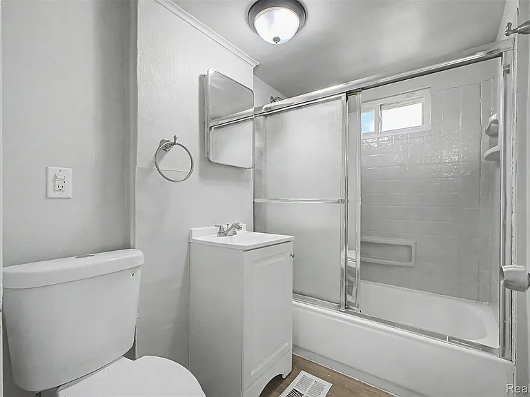 1301 E Muir Ave — Photo 4