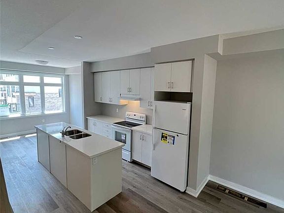 3rd image of 527 Shaver Rd #6