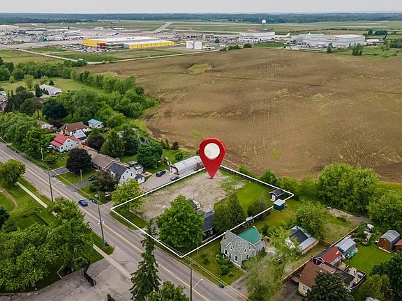 3rd image of 9056 Airport Rd W