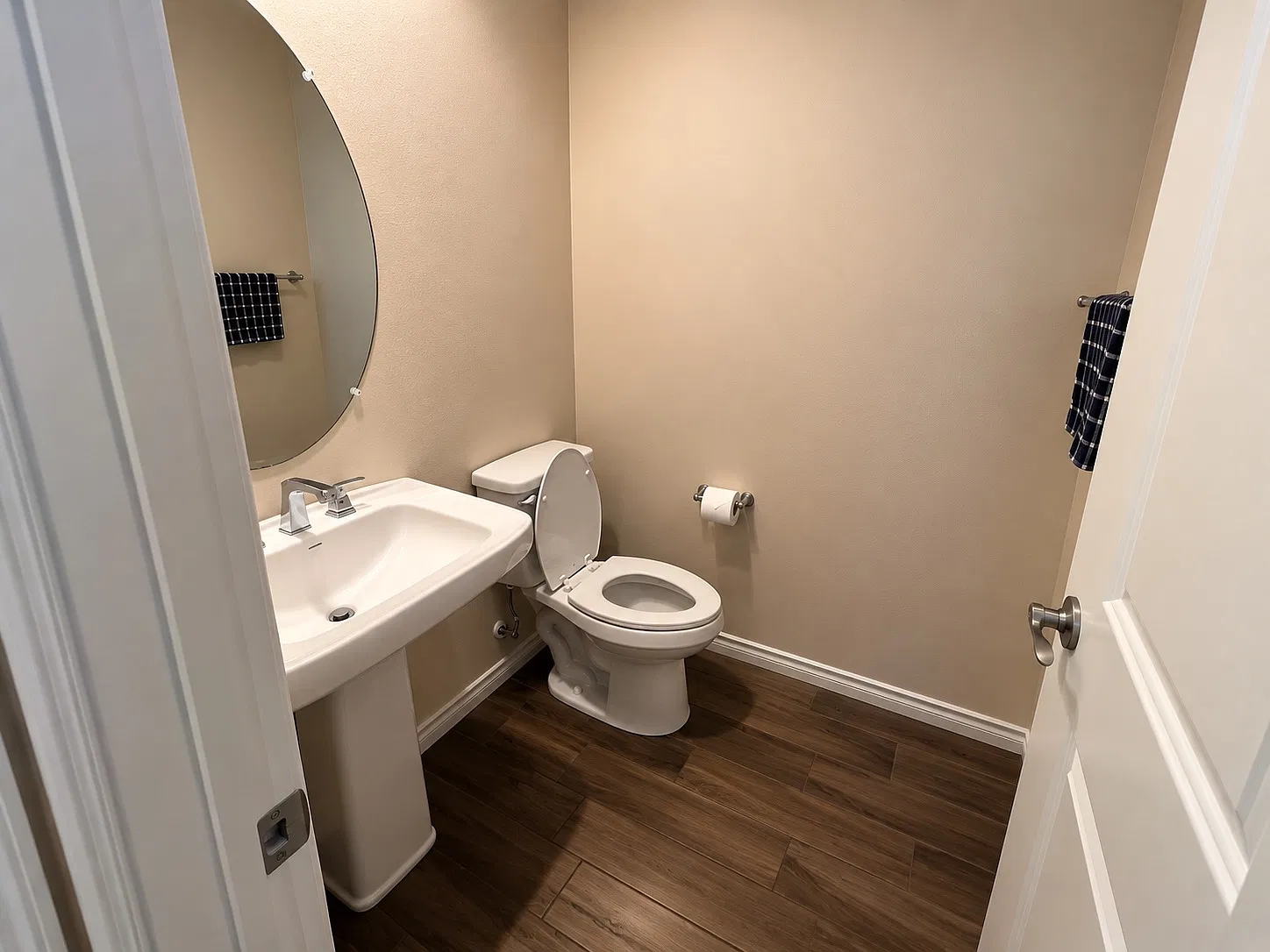 3 bed, 2.5 bath, 1907 sqft, $5,250 — Photo 3