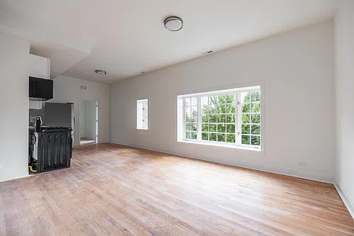 3109 N Harding Ave #3 Photo 1