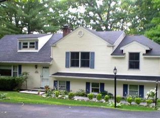 552 Pines Lake Dr, Wayne, NJ 07470