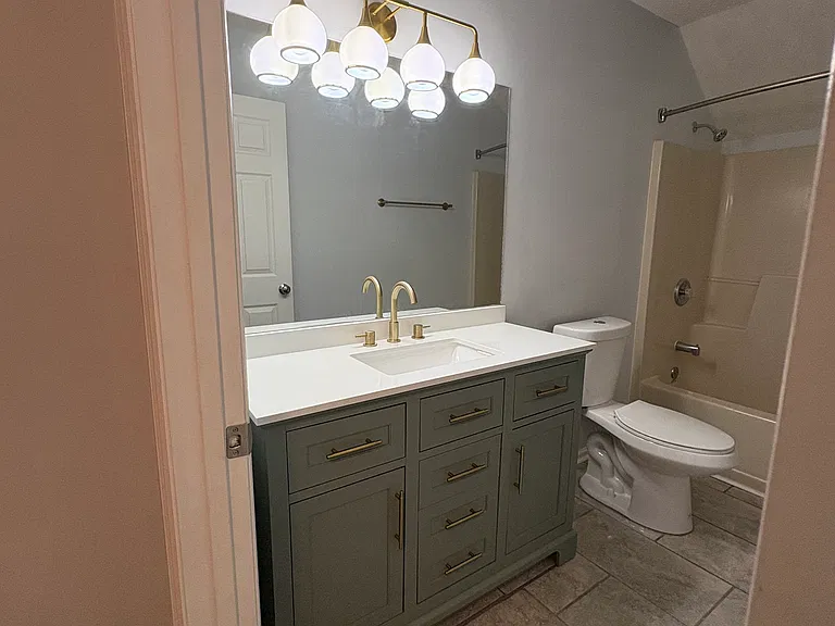 upstairs full bath