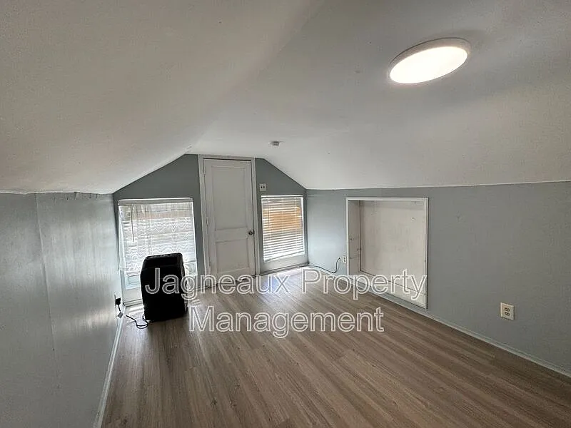 2 bed, 1.0 bath, $1,000 — Photo 3