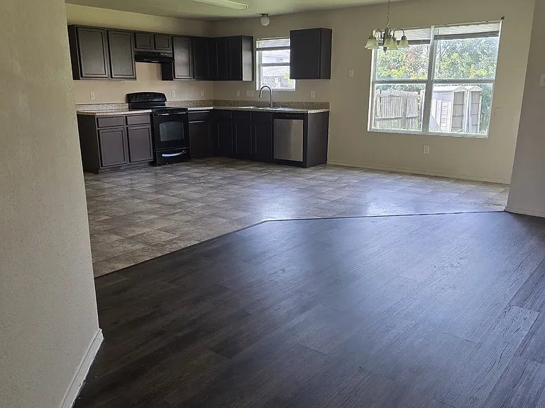 3406 Regency Ct — Photo 11