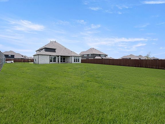 3rd image of 476 Burtin Dr