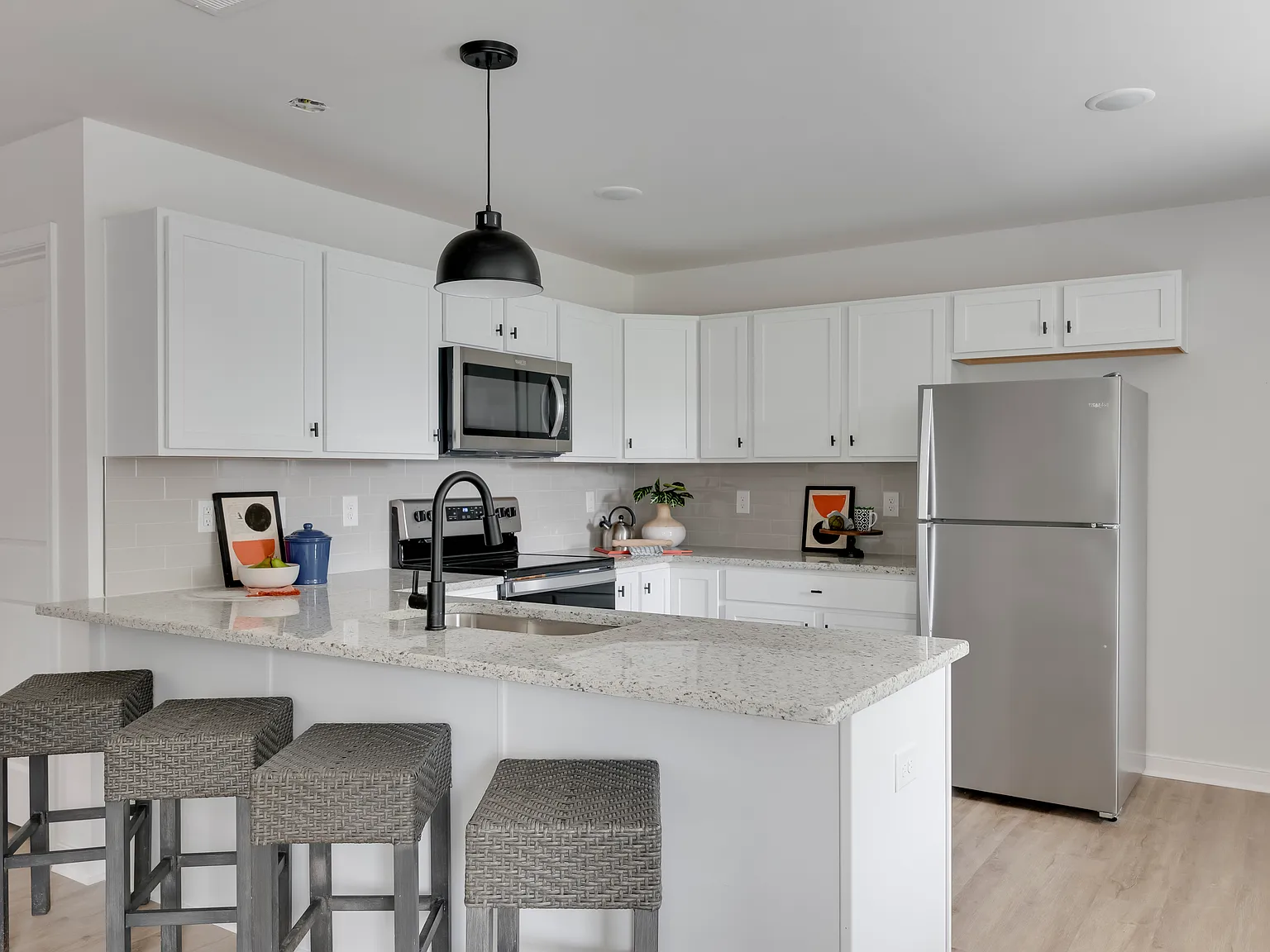 1 bed, 1025 sqft, $1,764 — Photo 4