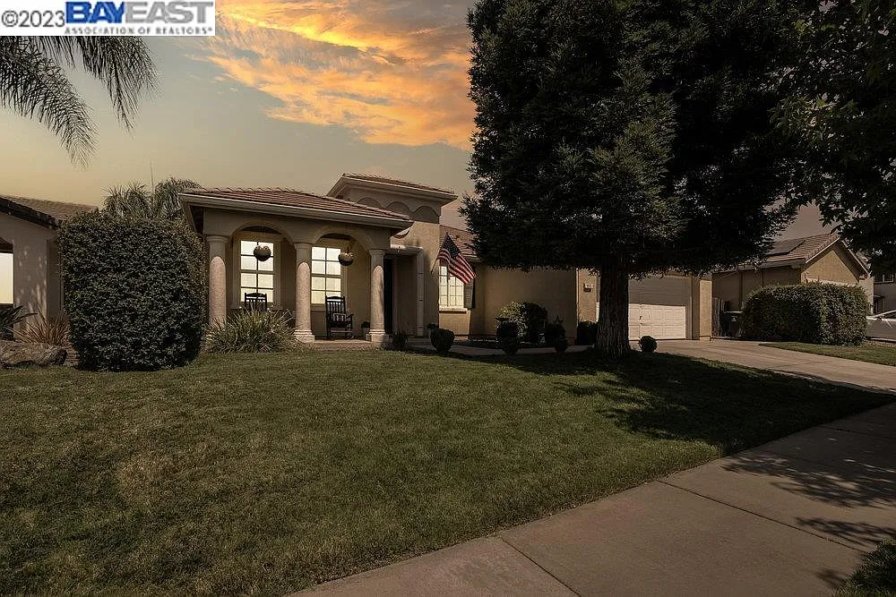 1693 Churchill Way photo 1