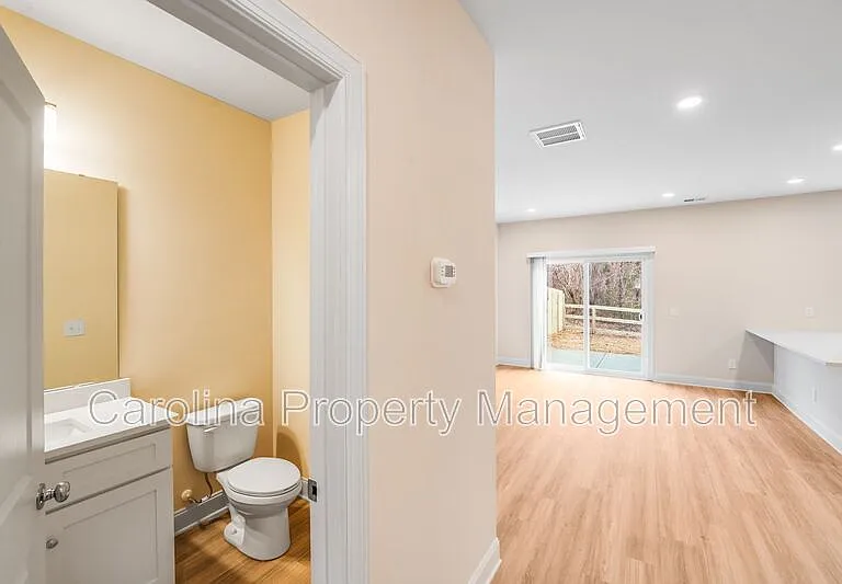 645 Brookwood St #B — Photo 10