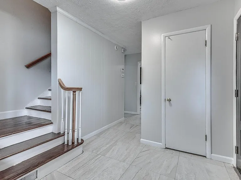 655 Harding Pl — Photo 7