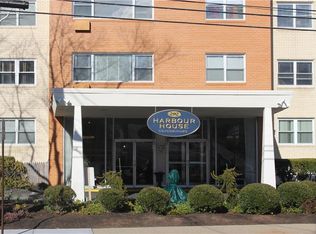 292 Pequot Ave APT 4M, New London, CT 06320